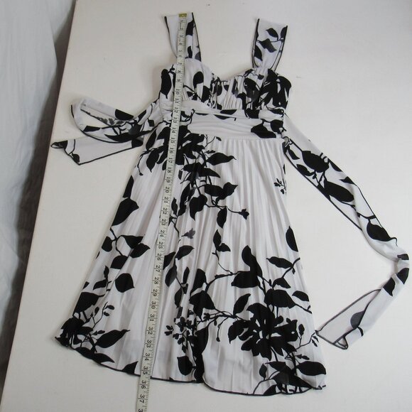 Speechless Women's Black/White Floral Sleeveless Mini Pleated Bodice Dress - Picture 7 of 9